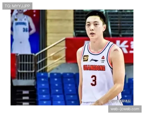 胡明轩快攻中失去平衡打成2+1，点燃主场气氛